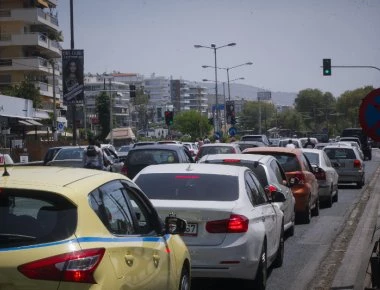 Αττική: Κομφούζιο για Πρωτομαγιά στην παραλία (φωτό)